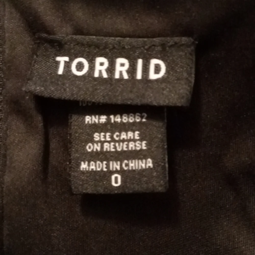 Torrid 0X Lace Print Sateen Peplum Top - Picture 3 of 11